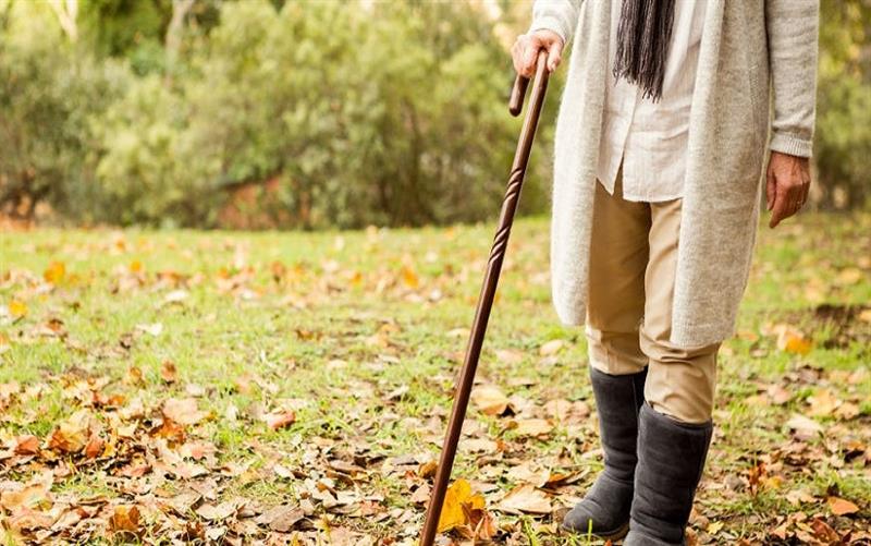  How Walking Canes Improve Balance and Reduce Fall Risks for Seniors?